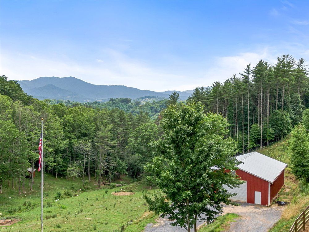 Majors Estate: 1610 Perth Rd, Clyde, NC 28721